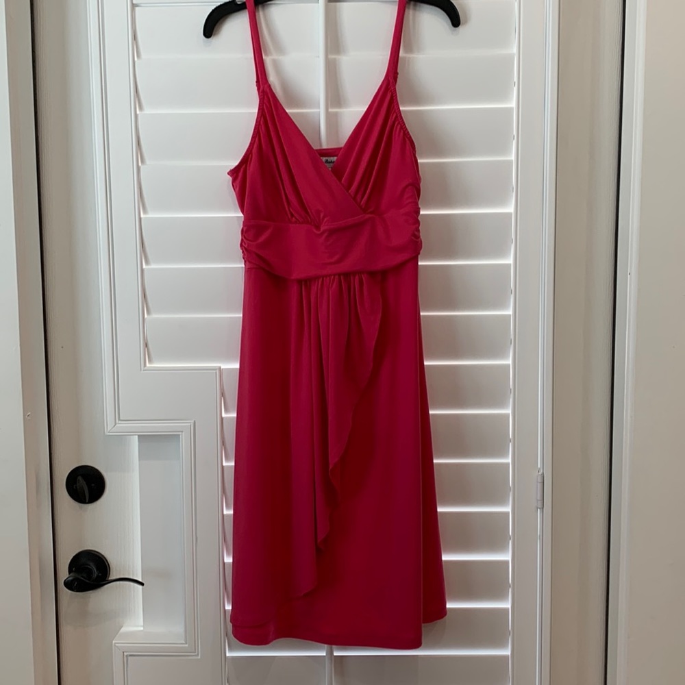 Tommy Bahama adorable dress w/ adjustable straps and front ruffle detail
